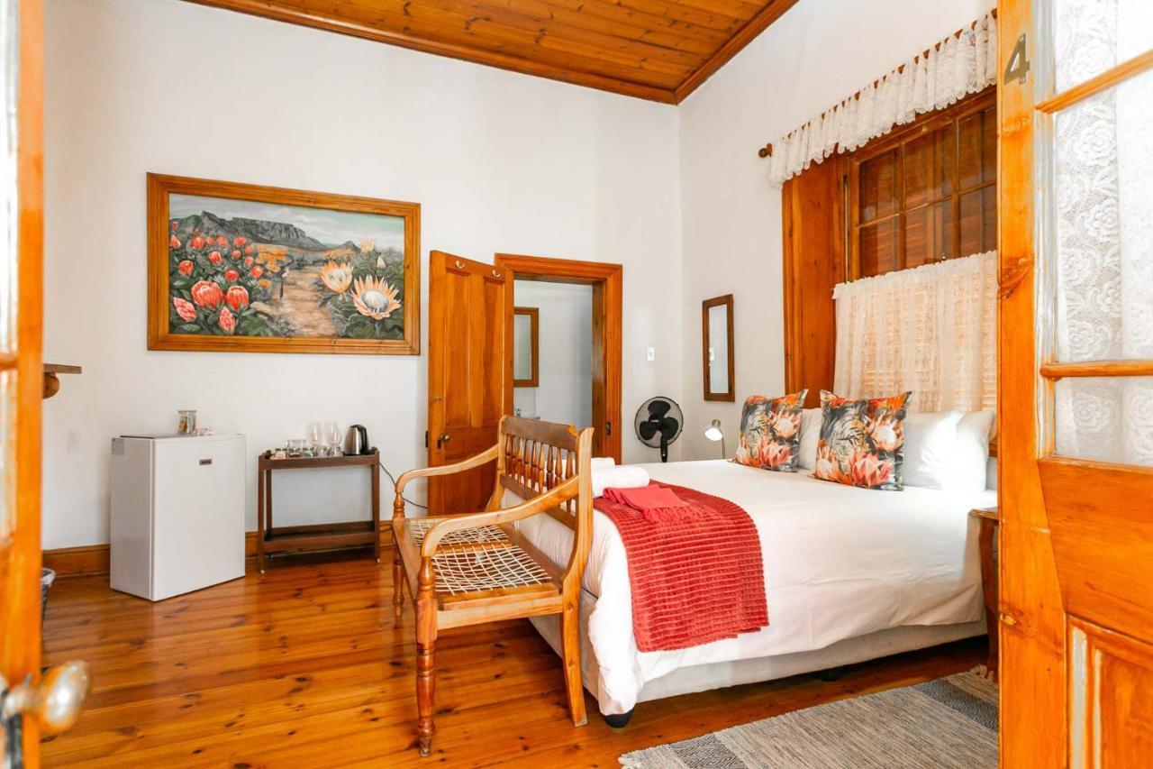 Hotel Ravenscliff Manor Oudtshoorn Exterior foto