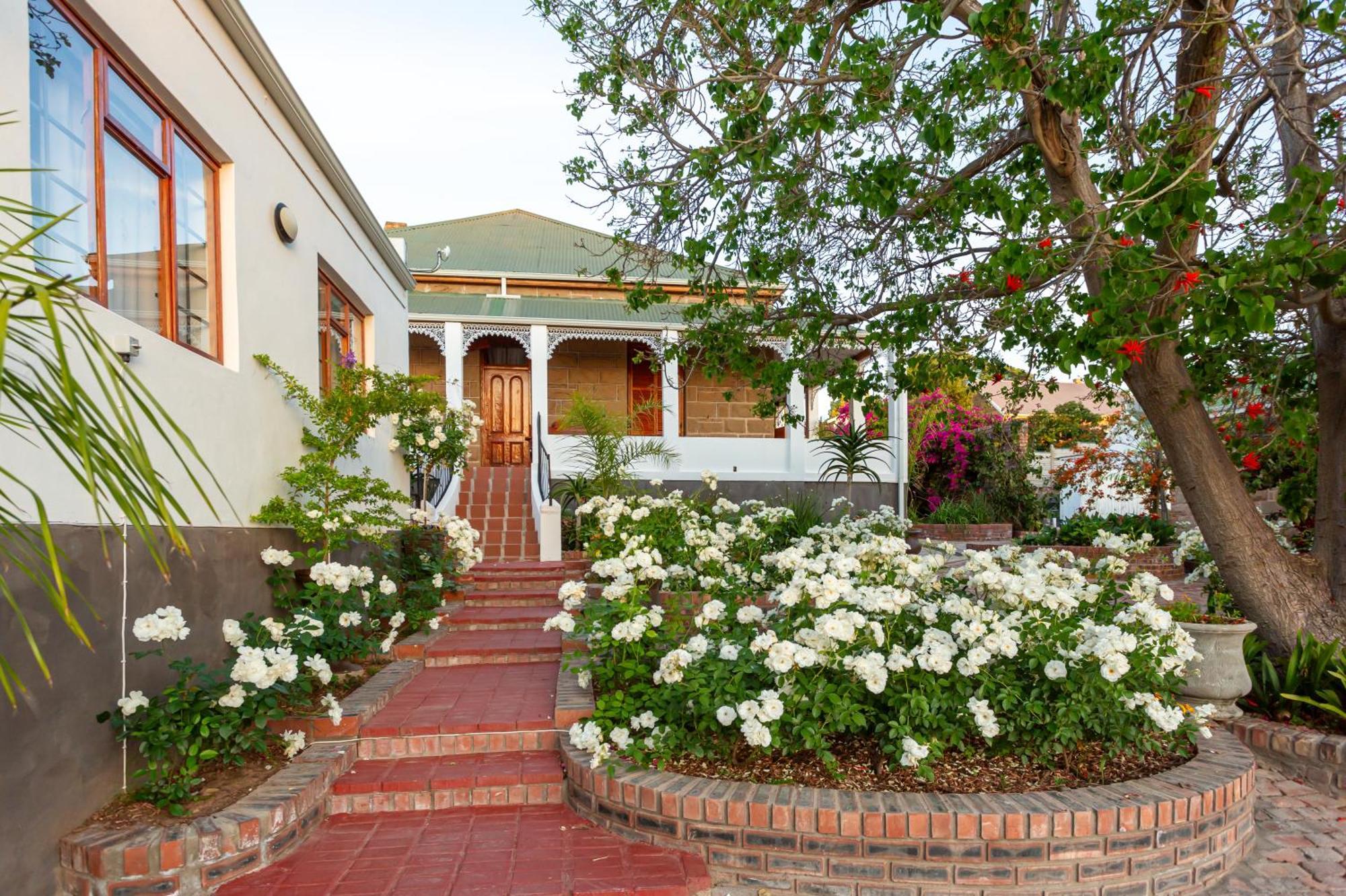 Hotel Ravenscliff Manor Oudtshoorn Exterior foto